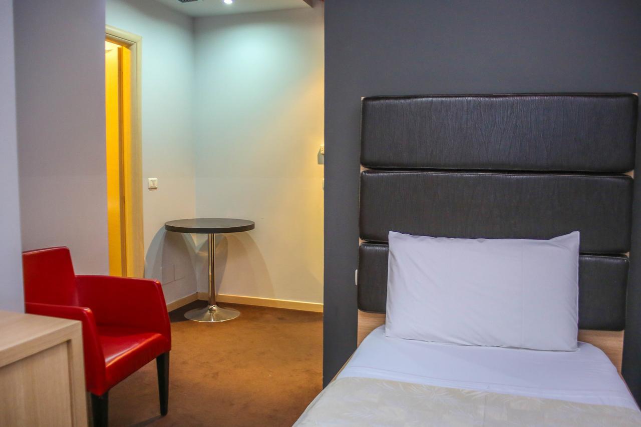 Hotel Vila Aeroport Rinas Eksteriør billede